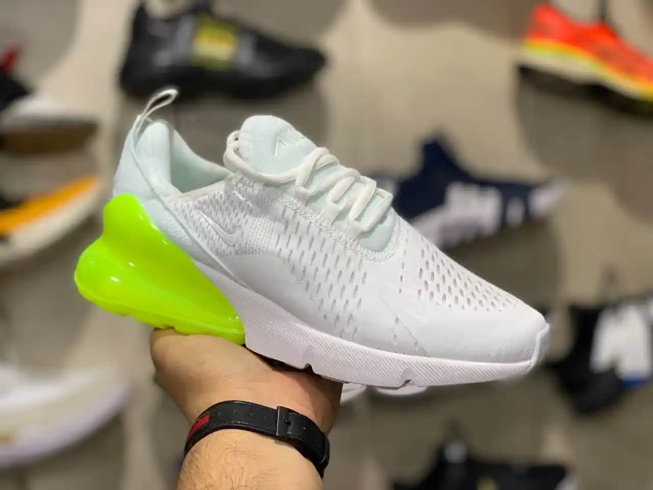 Nike Air Max 270: Konfor ve Şıklığı Bir Arada Sunan Modern Spor Ayakkabı