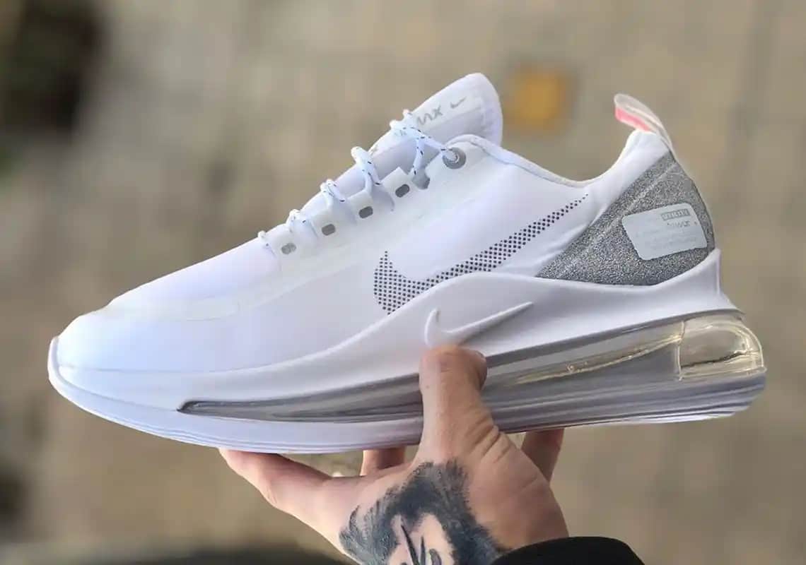 Nike Air Max 720: Konfor ve Estetiği Bir Arada Sunan Modern Spor Ayakkabı Modeli