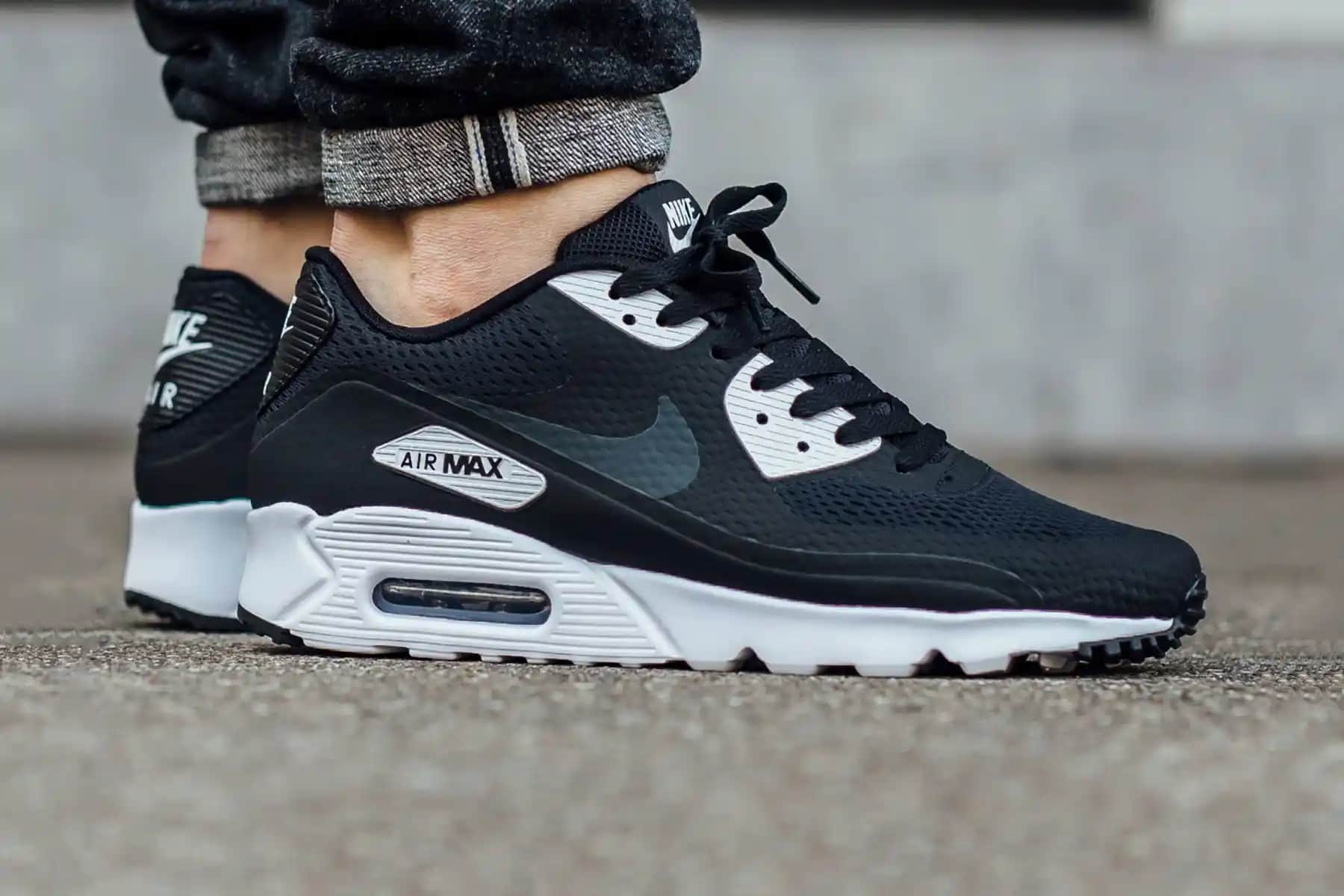 Nike Air Max 90: Tasarım ve Konforun Buluştuğu İkonik Spor Ayakkabı Modeli
