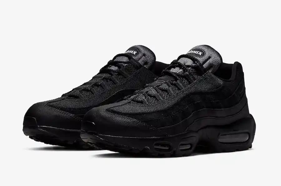 Nike Air Max 95 Essential: Şıklık ve Konfor Sunan İkonik Spor Ayakkabı Modeli