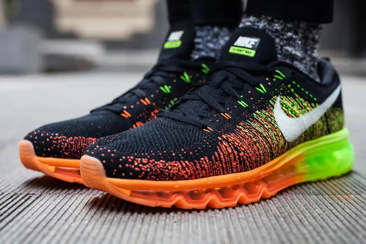 Nike Air Max Flyknit Teknolojisi ve Şık Tasarımın Günlük Kullanıma Uygun İncelenmesi