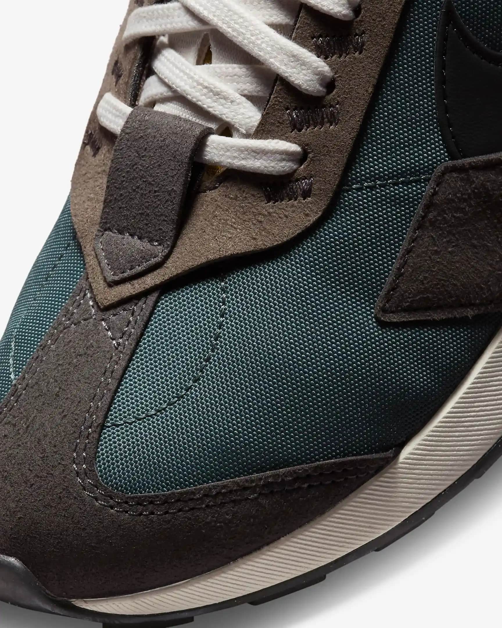 Nike Air Max Pre-Day: Modern Tasarım ve Sürdürülebilirlik ile Günlük Şıklık Sağlayan Spor Ayakkabı