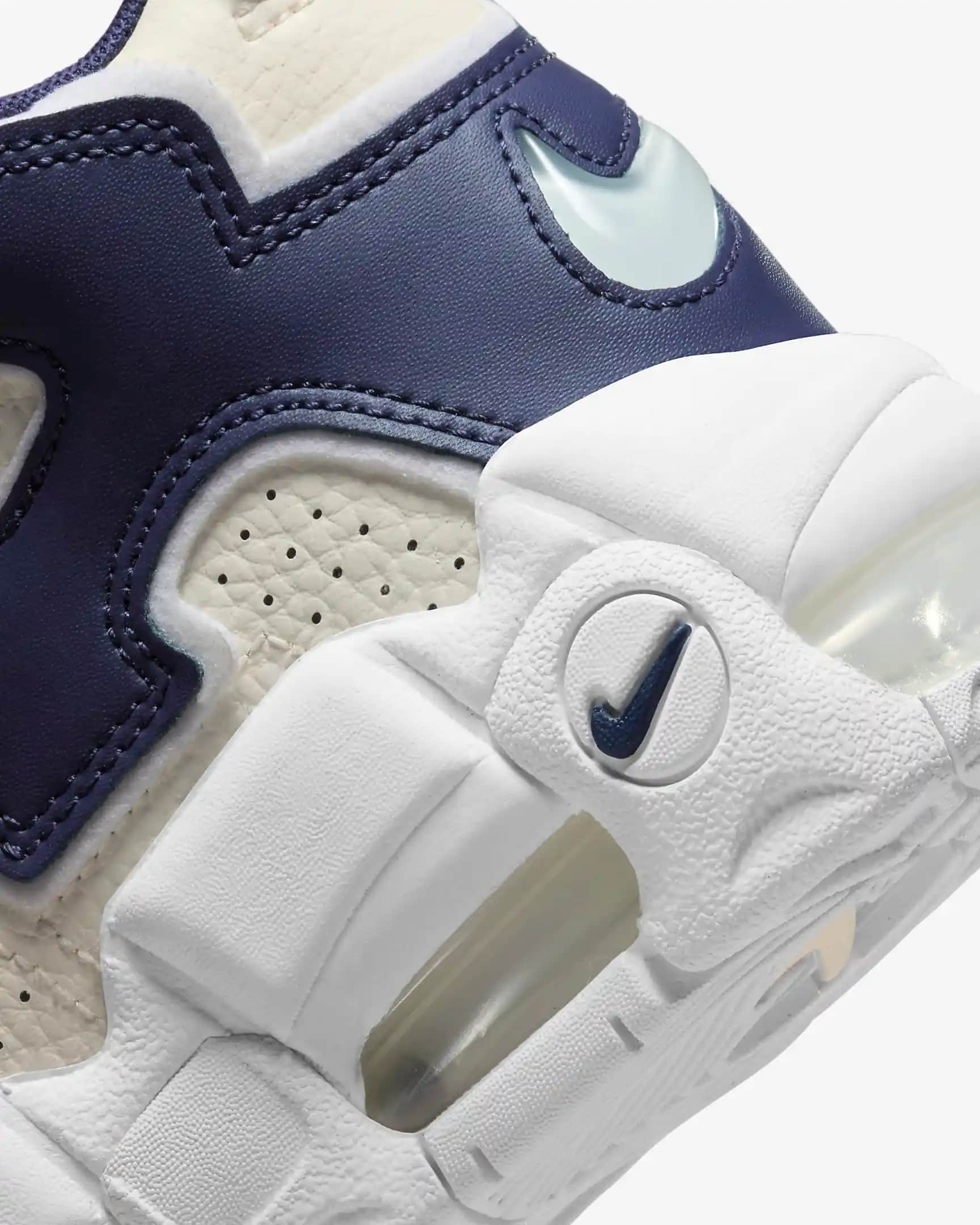 Nike Air More Serisi: Konfor ve Şıklığı Bir Arada Sunan Modern Spor Ayakkabıları