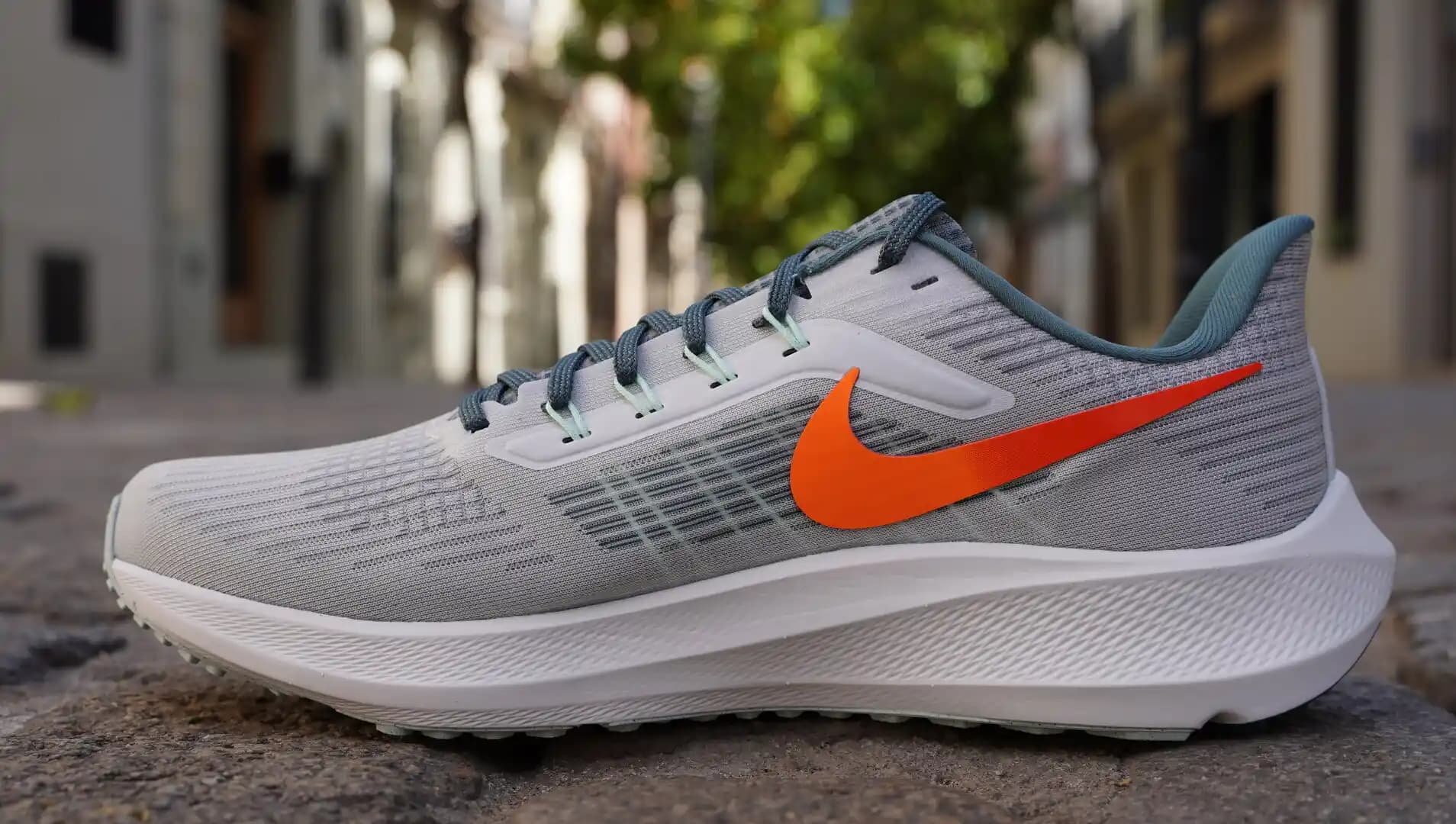 Nike Air Zoom 39: Performans ve Şıklığı Bir Arada Sunan Çok Yönlü Spor Ayakkabısı