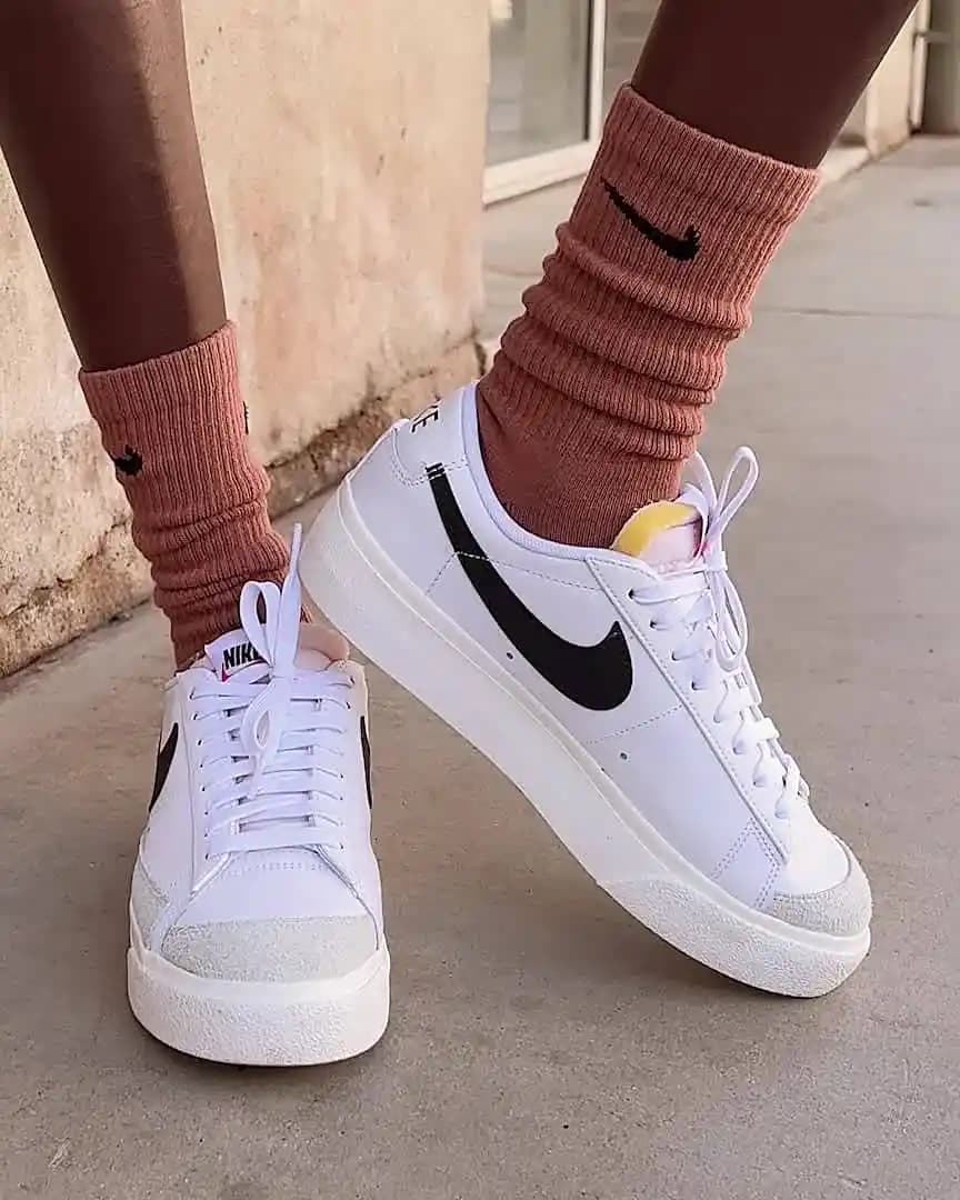Nike Blazer Low Platform: Modern Tasarımı ve Konforuyla Trendleri Yönlendiren Ayakkabı