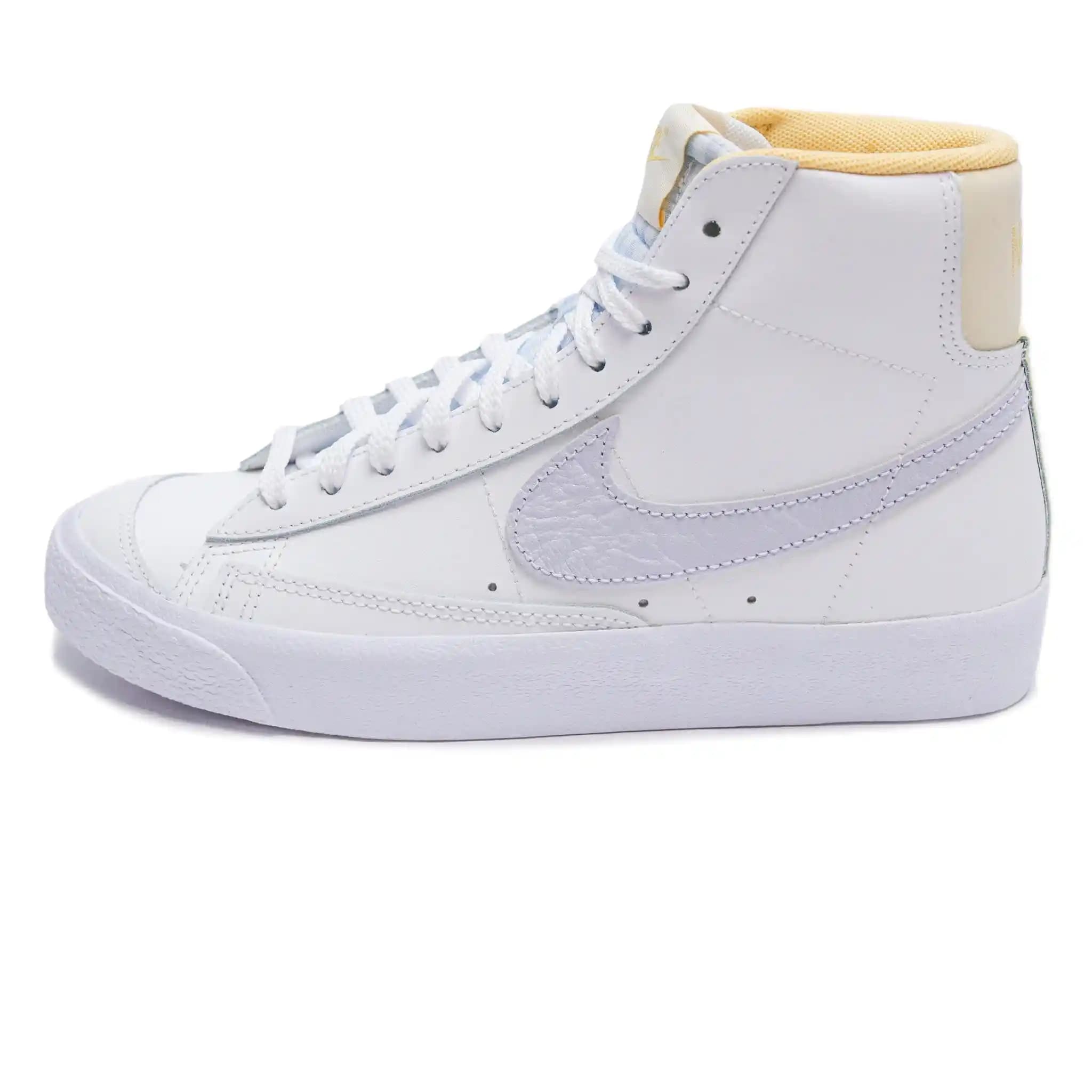Nike Blazer Mid '77 GS: Klasik ve Modern Tasarımın Buluştuğu Spor Ayakkabı