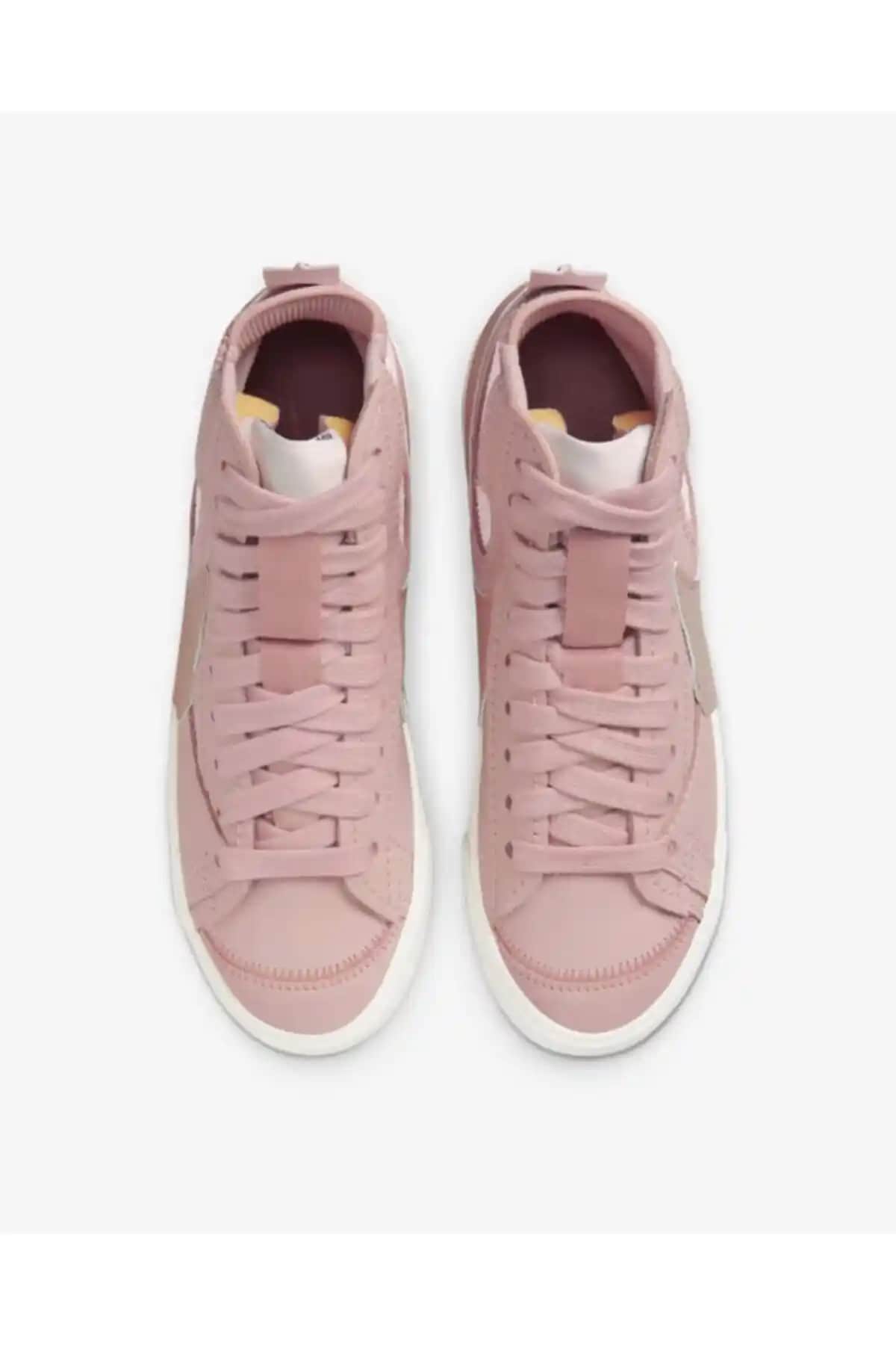 Nike Blazer Mid '77 Jumbo Pembe: Renkli ve Özgün Tasarımıyla Moda Dünyasında Öne Çıkıyor