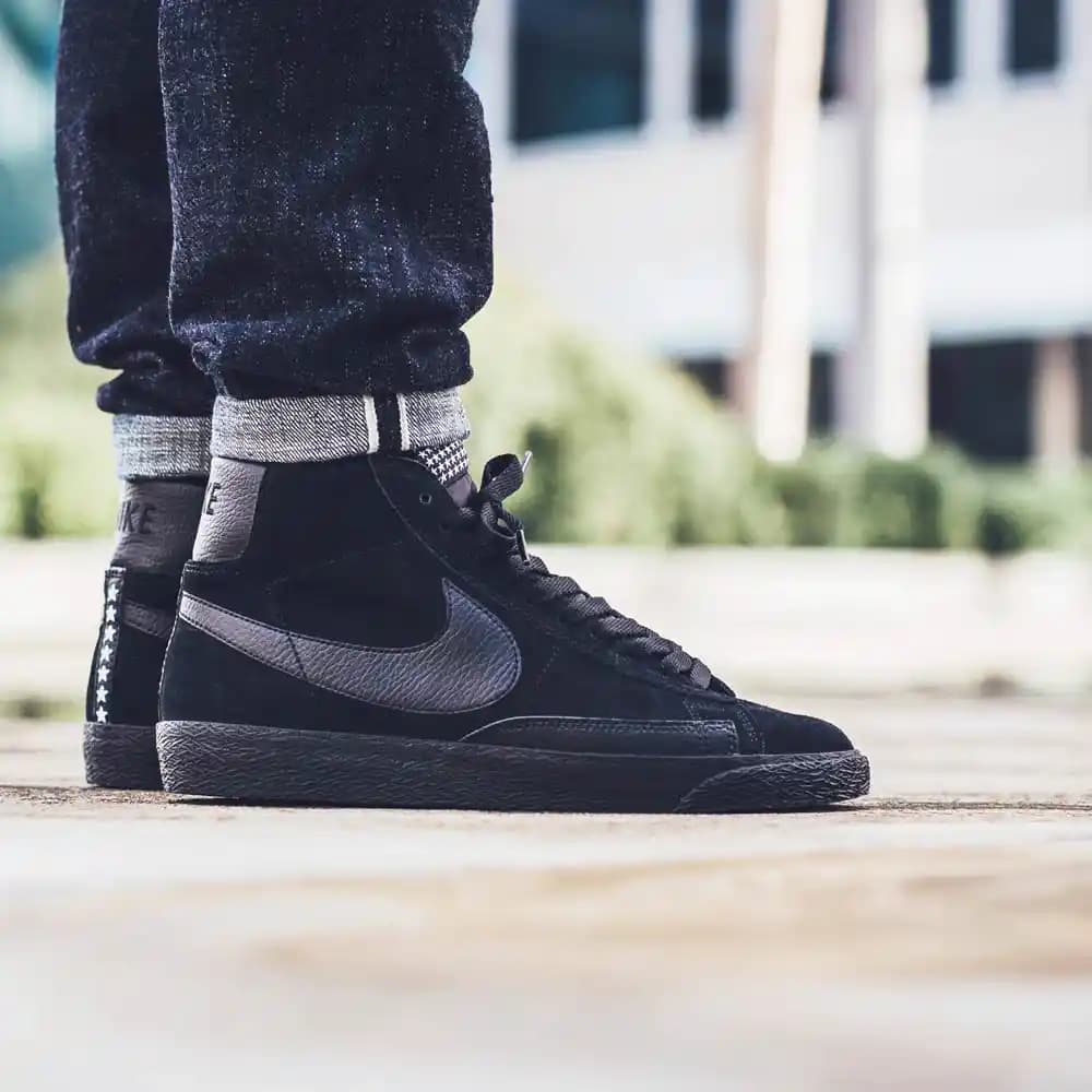 Nike Blazer Mid Premium Ayakkabı: Şıklık ve İşlevselliğin Birleştiği Modern Tasarım
