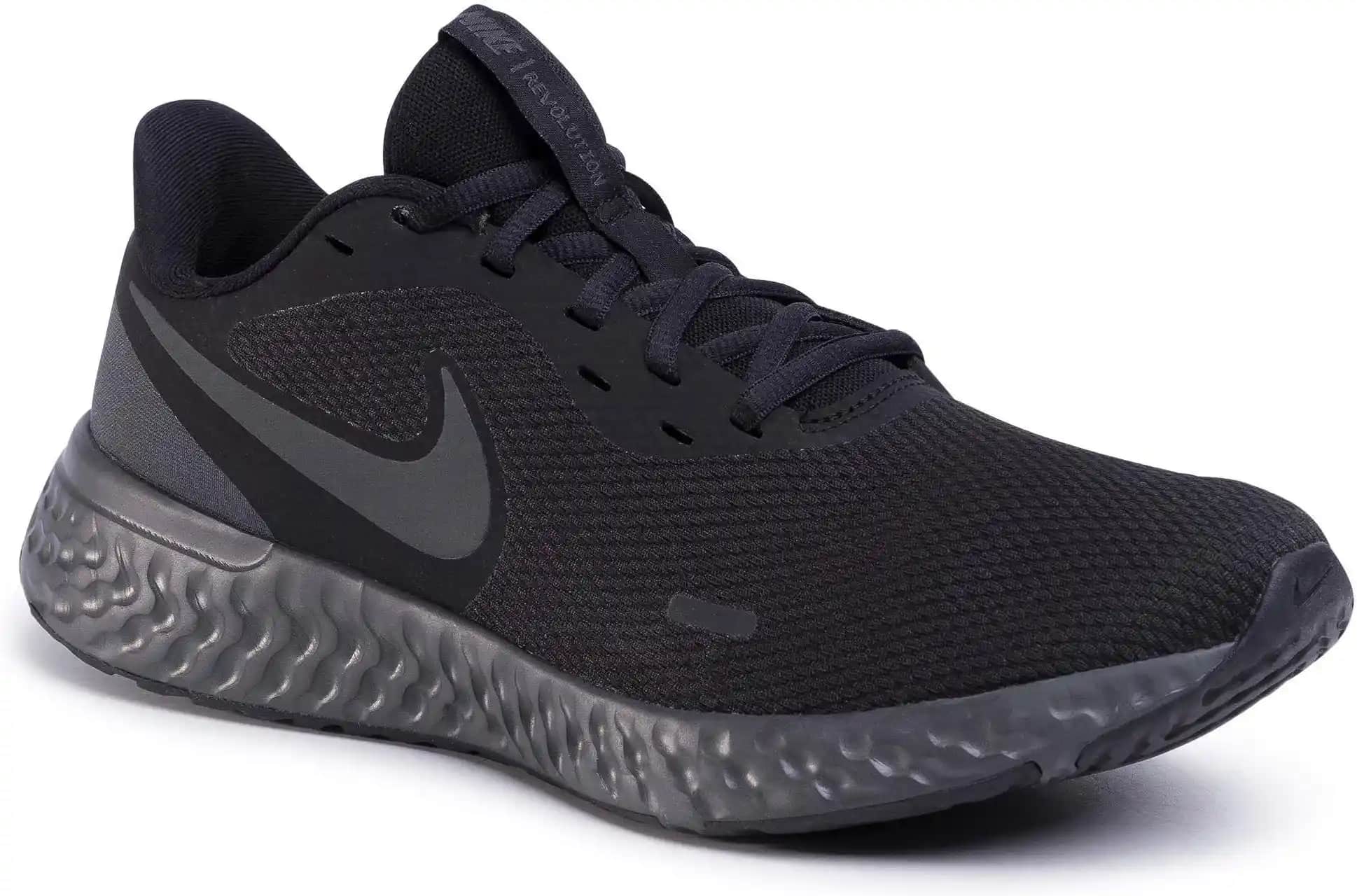 Nike BQ3204 Spor Ayakkabı İncelemesi: Modern Tasarım ve Yüksek Performans