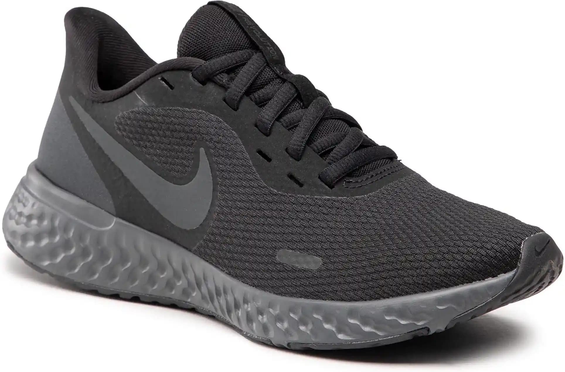 Nike BQ3207 Serisi Spor ve Günlük Kullanım İçin Şık ve Konforlu Ayakkabılar