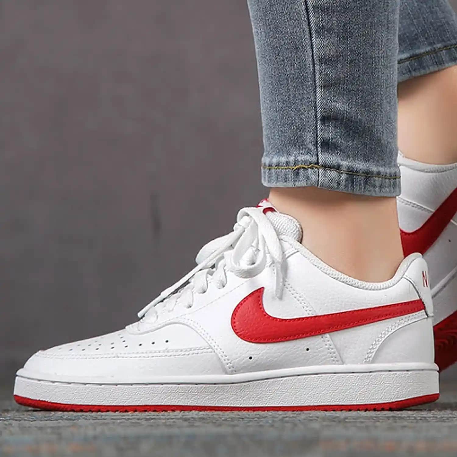 Nike Court Vision: Modern Tasarımı ve Konforuyla Günlük Spor Ayakkabısı Tercihi