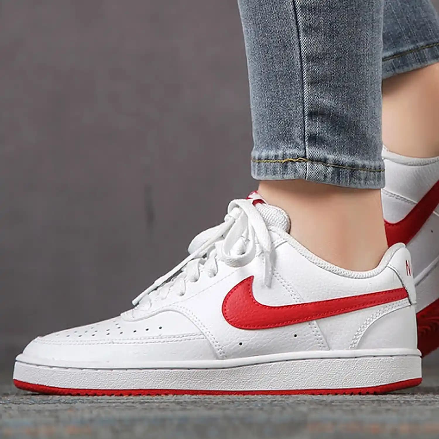 Nike Court Vision: Modern Tasarımı ve Konforuyla Günlük Spor Ayakkabısı Tercihi