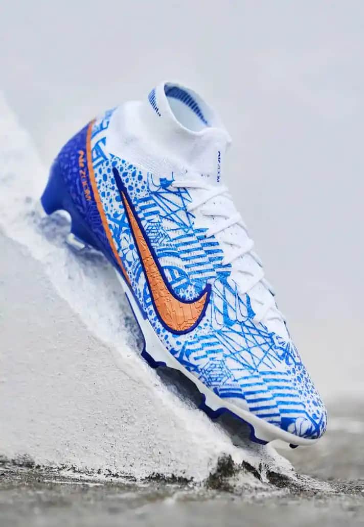 Nike CR7 Mercurial: Futbol ve Moda Tutkunlarının Tercihi Şık ve Teknolojik Spor Ayakkabısı