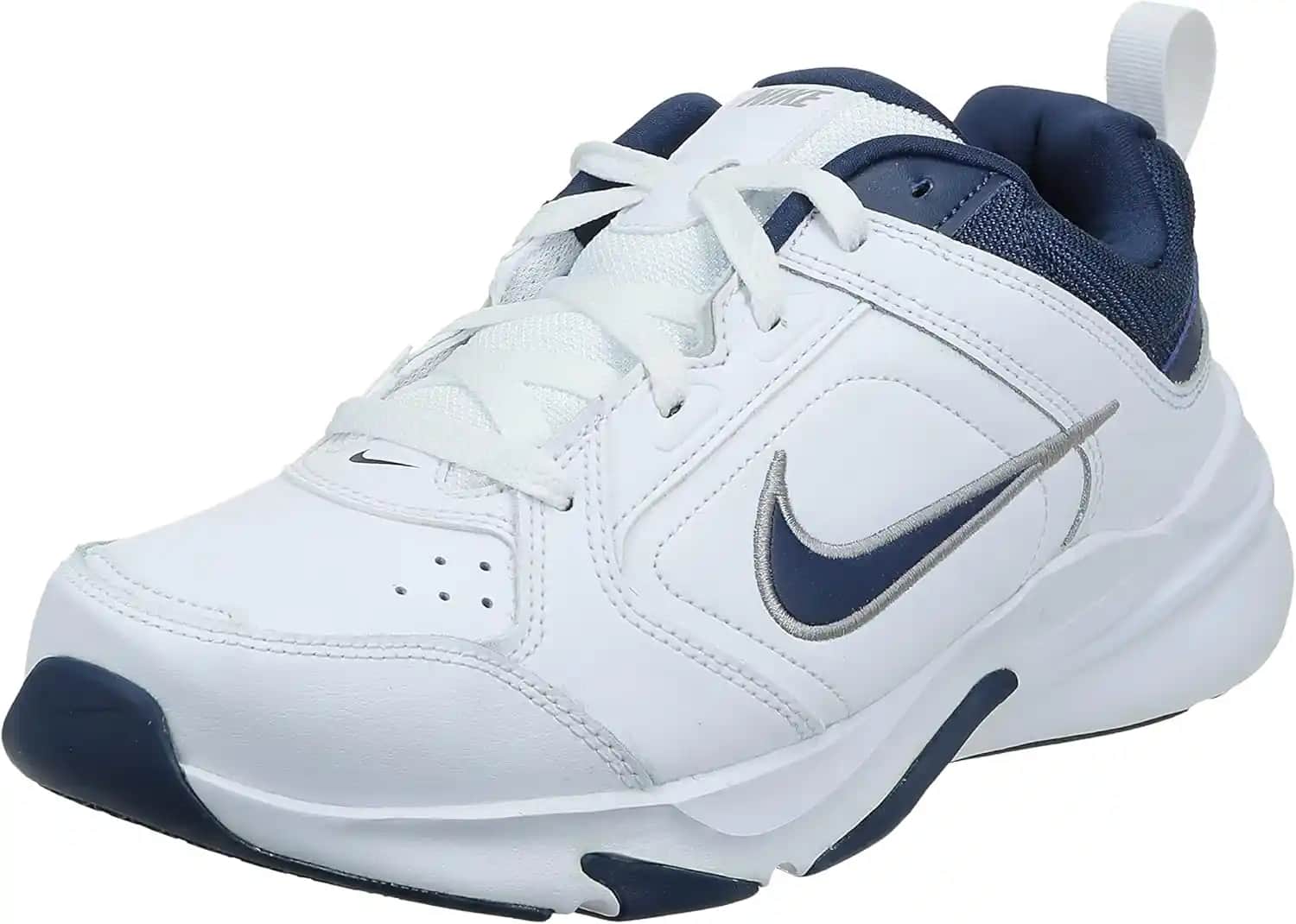 Nike Defy All Day: Günlük Konfor ve Dayanıklılık Sunan Modern Spor Ayakkabı