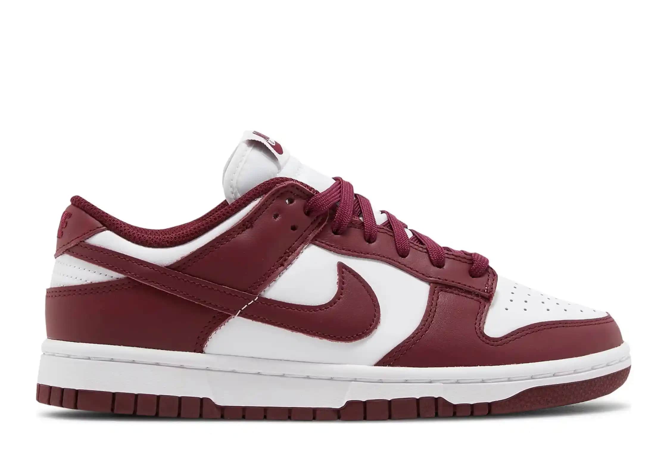 Nike Dunk Low Bordo: Şıklık ve Rahatlığı Bir Arada Sunan Spor Ayakkabı Modeli