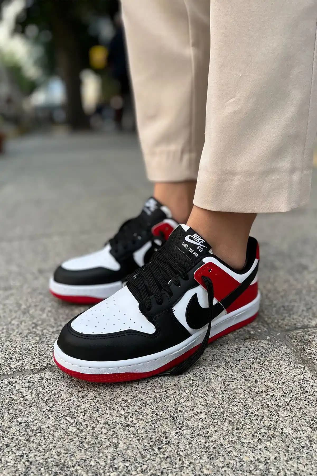 Nike Dunk Low Kırmızı Siyah: Şık ve Konforlu Spor Ayakkabısı Modelleri