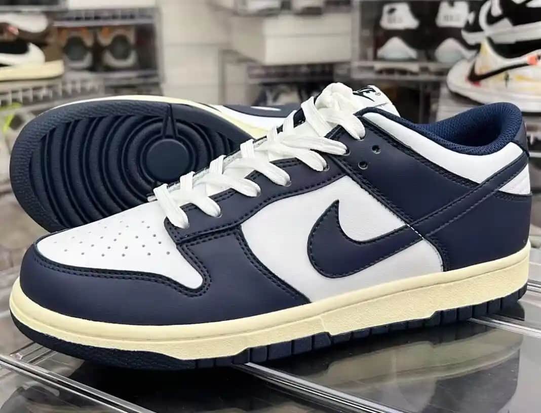 Nike Dunk Low Vintage Navy: Retro ve Modern Tasarımın Buluşması