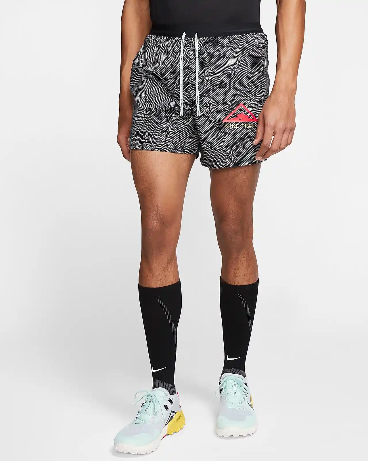 Nike Flex Stride Spor Ayakkabıları: Performans ve Konforun Birleştiği Modern Tasarım