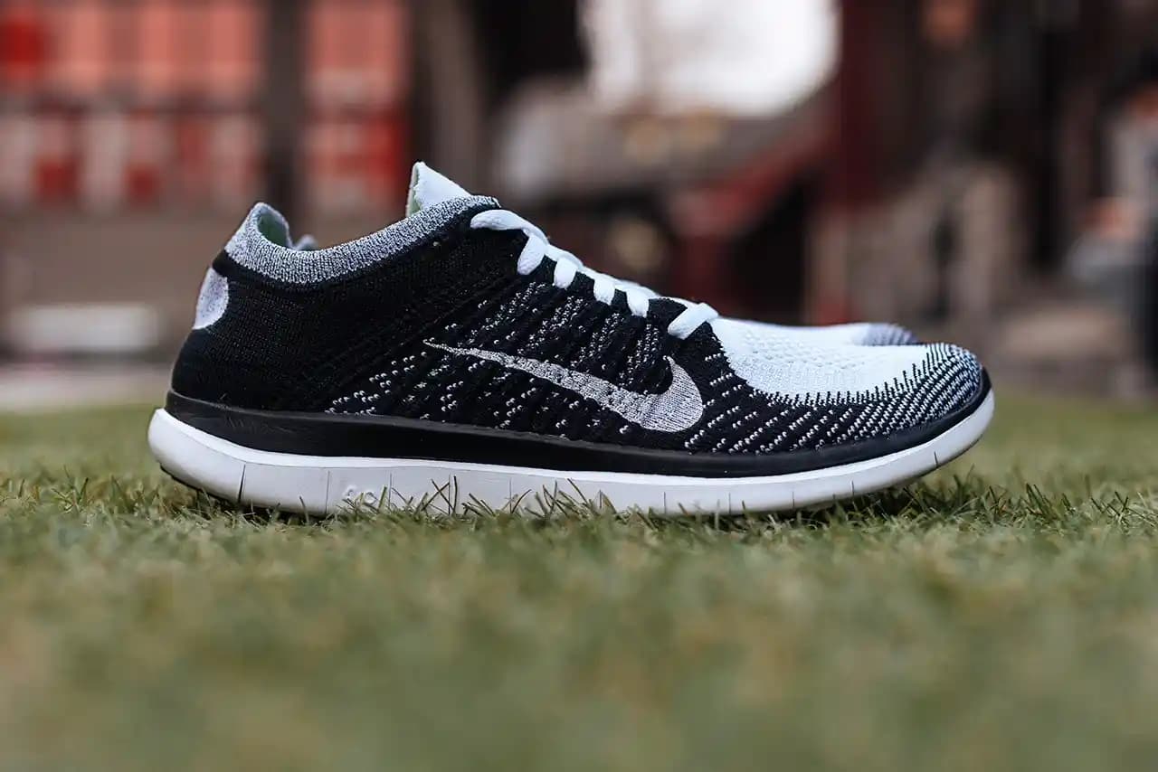Nike Free Flyknit: Hafif ve Esnek Tasarımıyla Günlük ve Spor Kullanımına Uygun
