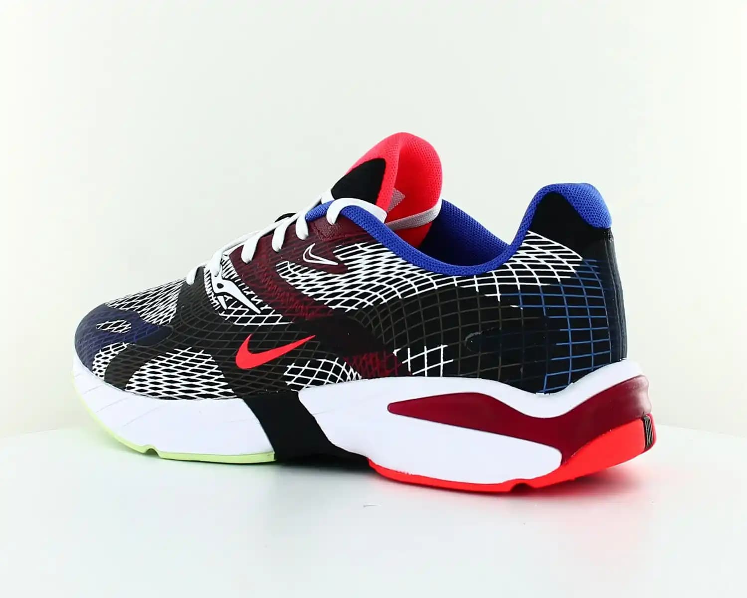 Nike Ghoswift: Modern Tasarım ve Teknolojiyi Birleştiren Konforlu Spor Ayakkabı