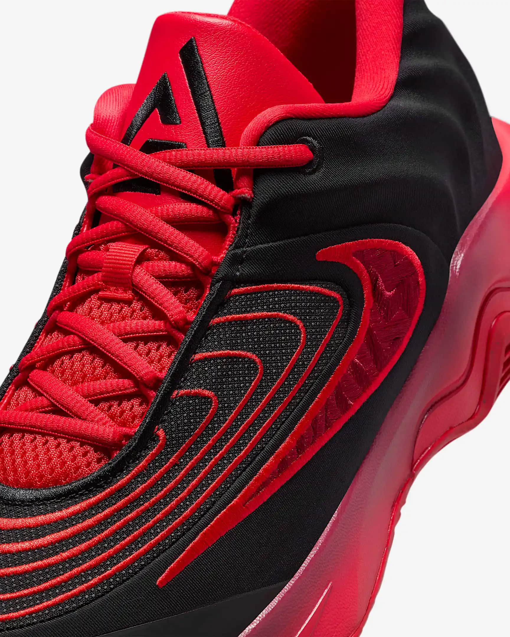 Nike Giannis Koleksiyonu: Performans ve Tarzın Buluştuğu Spor Ayakkabıları