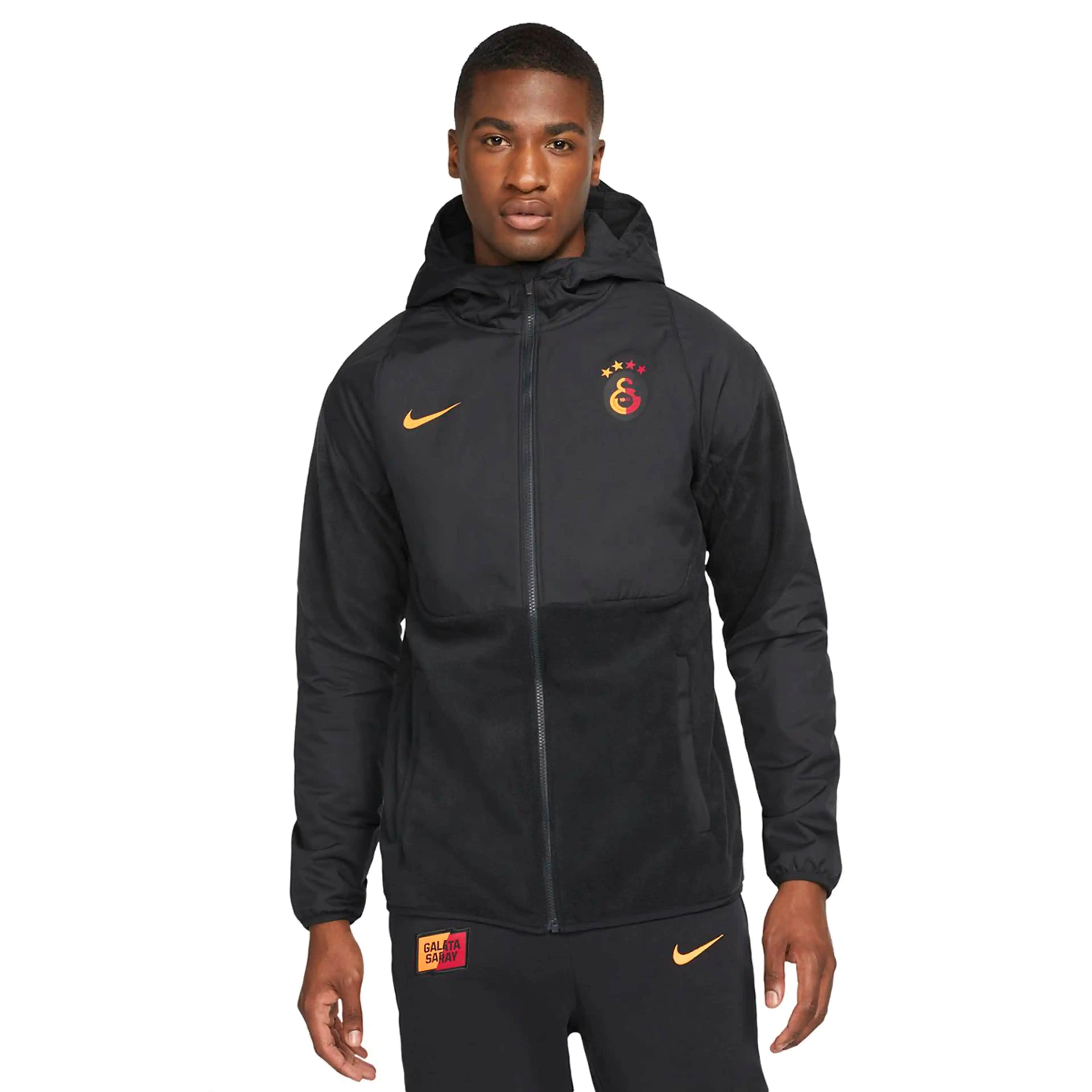 Nike GS Ceketler: Günlük ve Spor Şıklığını Yansıtan Modern Dış Giyim Seçenekleri