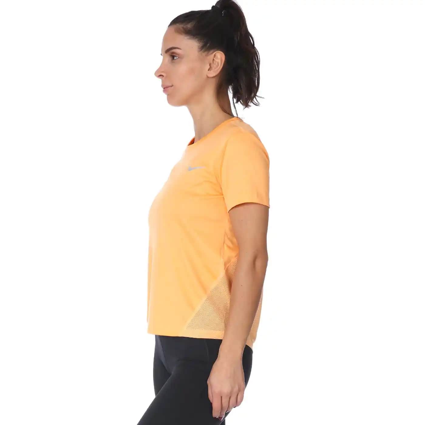 Nike'ın Turuncu Koleksiyonu: Spor ve Şıklığın Modern Buluşması