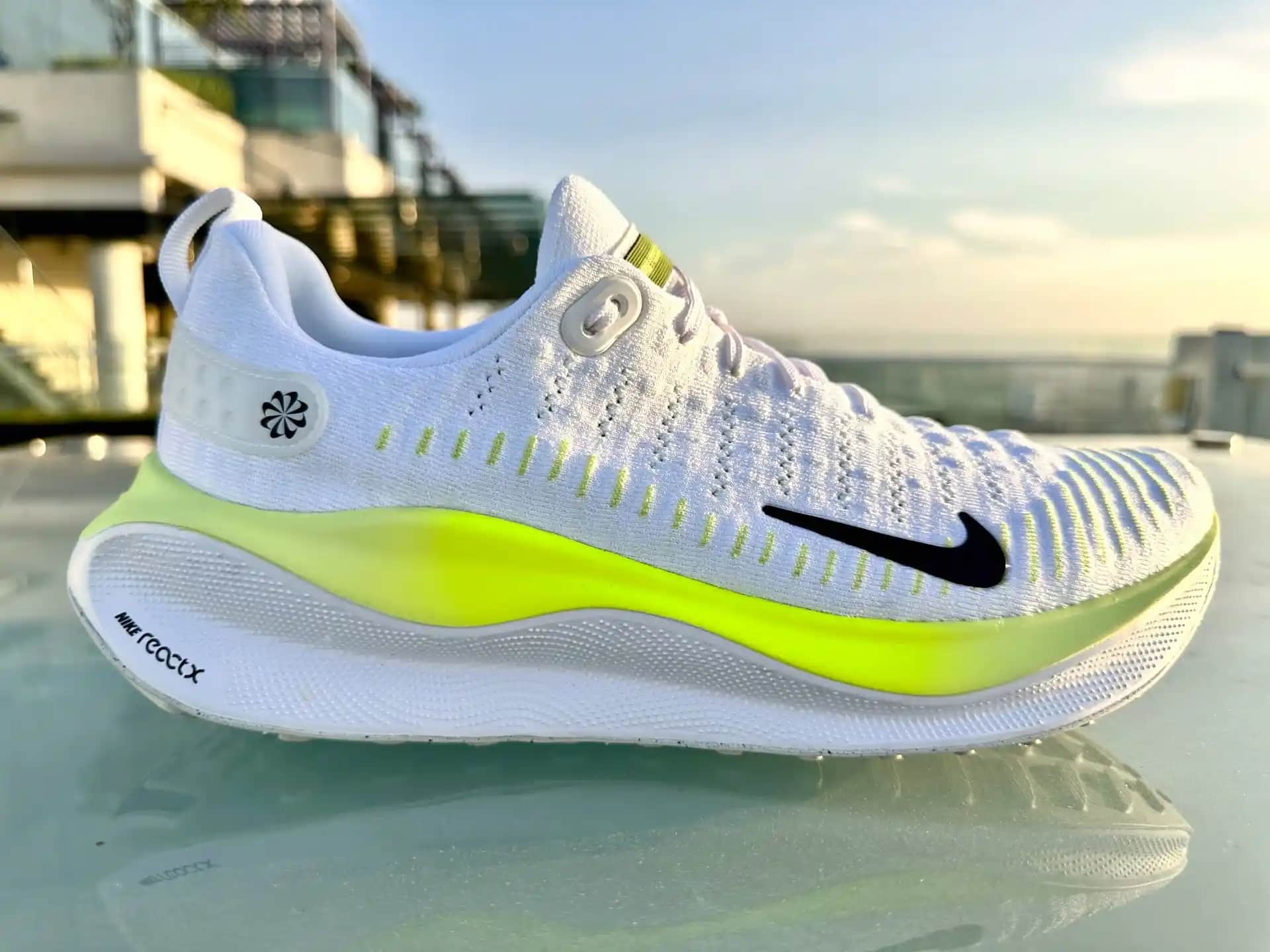 Nike Infinity: Yüksek Performans ve Konfor Sunan Modern Koşu Ayakkabısı Tanıtımı