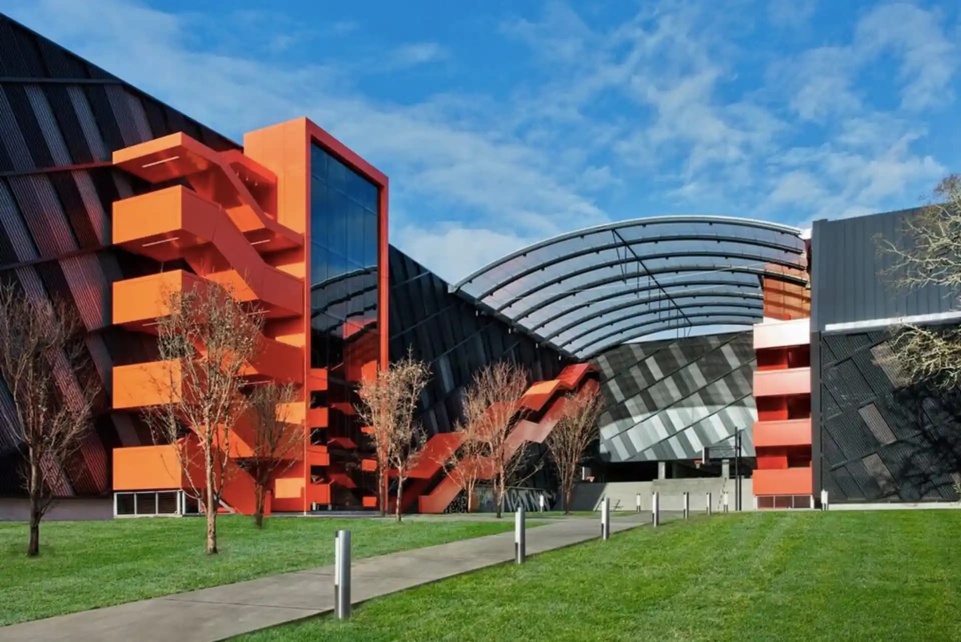 Nike Kampüsü: Yenilik ve Tasarımın Merkezi Modern Çalışma ve Araştırma Alanları