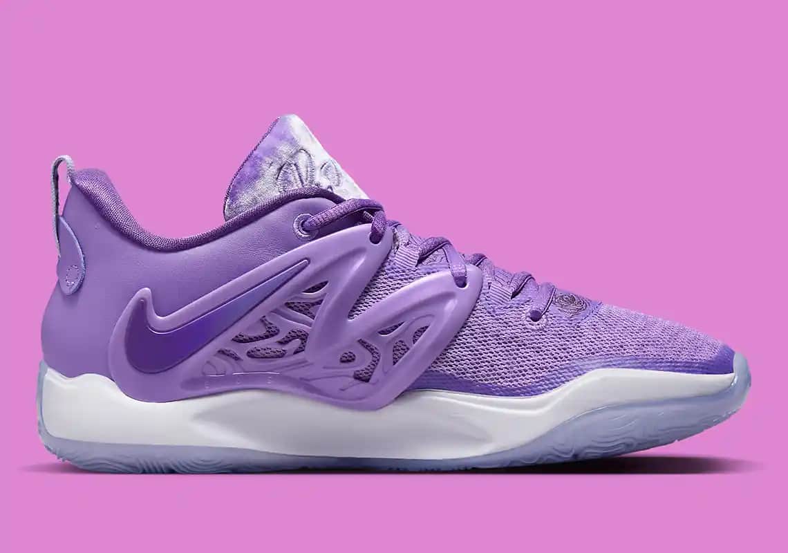 Nike KD 15 Basketbol Ayakkabısı Performans ve Şıklık Sunan Modern Tasarım