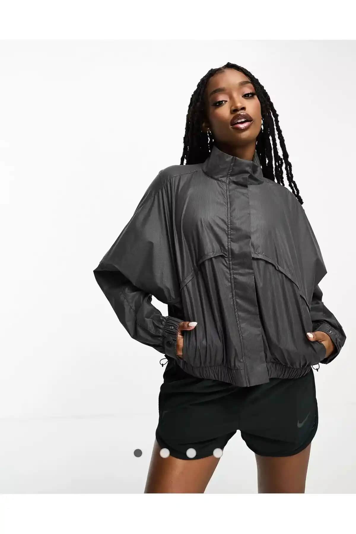 Nike Koşu Ceketi: Performans ve Stil Bir Arada Yüksek Kalite ve Modern Tasarımlar