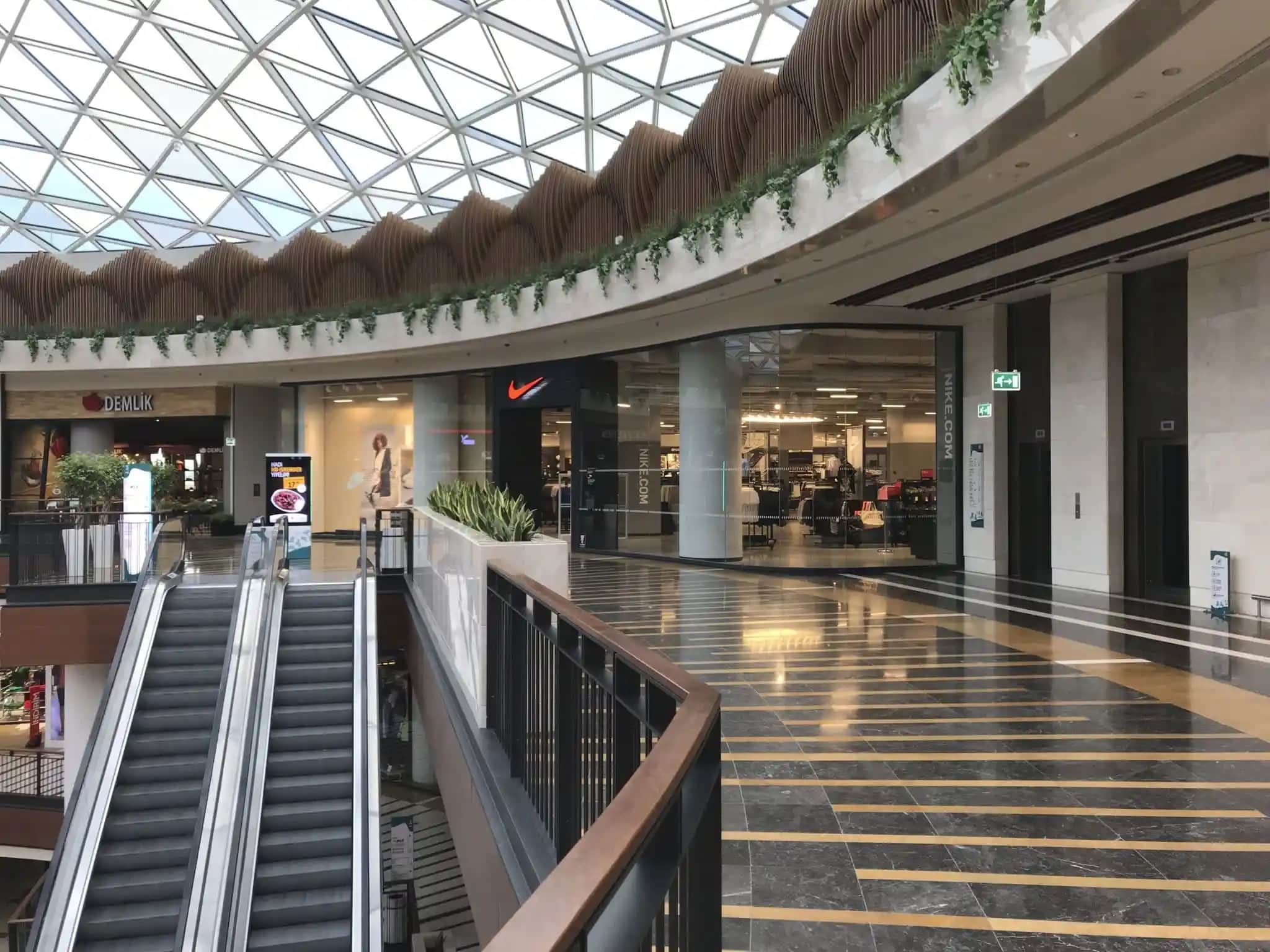 Nike mağazaları ve alışveriş ipuçlarıyla en iyi ürünleri keşfedin