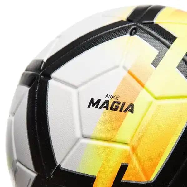 Nike Magia: Spor ve Şıklığı Bir Arada Sunan Yenilikçi Ayakkabı Modeli