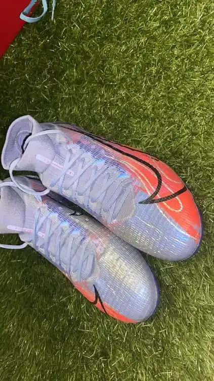 Nike Mercurial 8: Hız ve Performans Odaklı Modern Futbol Ayakkabısı