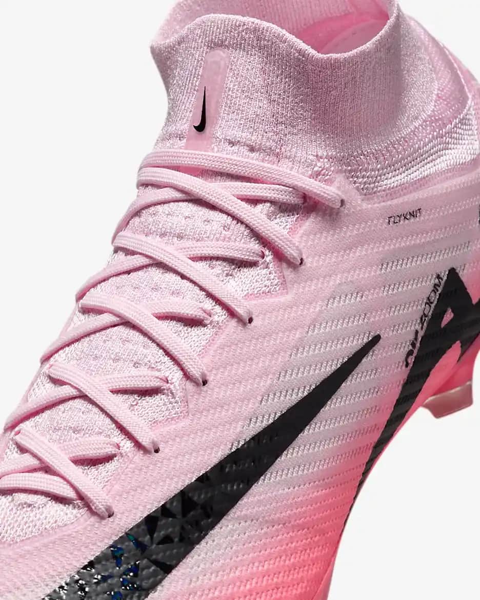 Nike Mercurial Superfly 9: Yenilikçi Tasarım ve Performansıyla Futbol Sahalarının Zirvesi