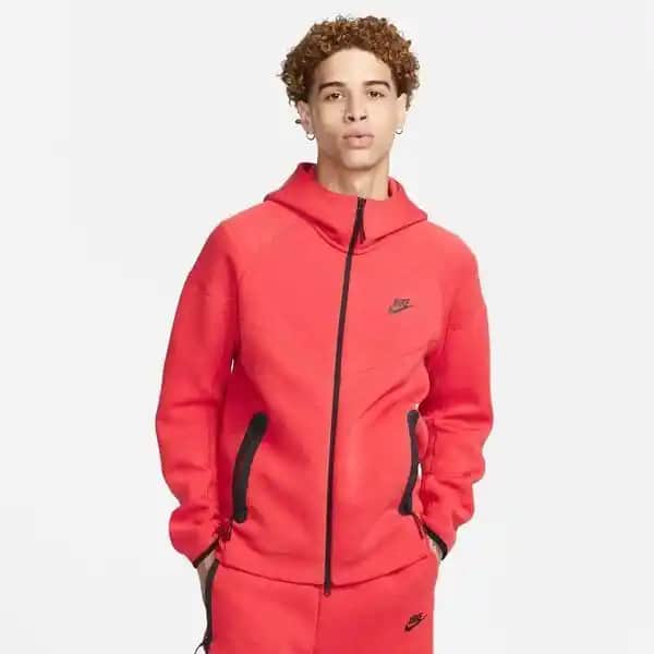 Nike NSW Tech Fleece Koleksiyonu: Yenilikçi Konfor ve Modern Stil Özellikleri