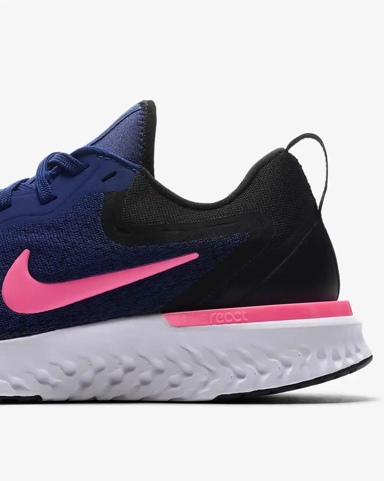 Nike Odyssey: Konfor ve Performansı Bir Arada Sunan Modern Spor Ayakkabısı