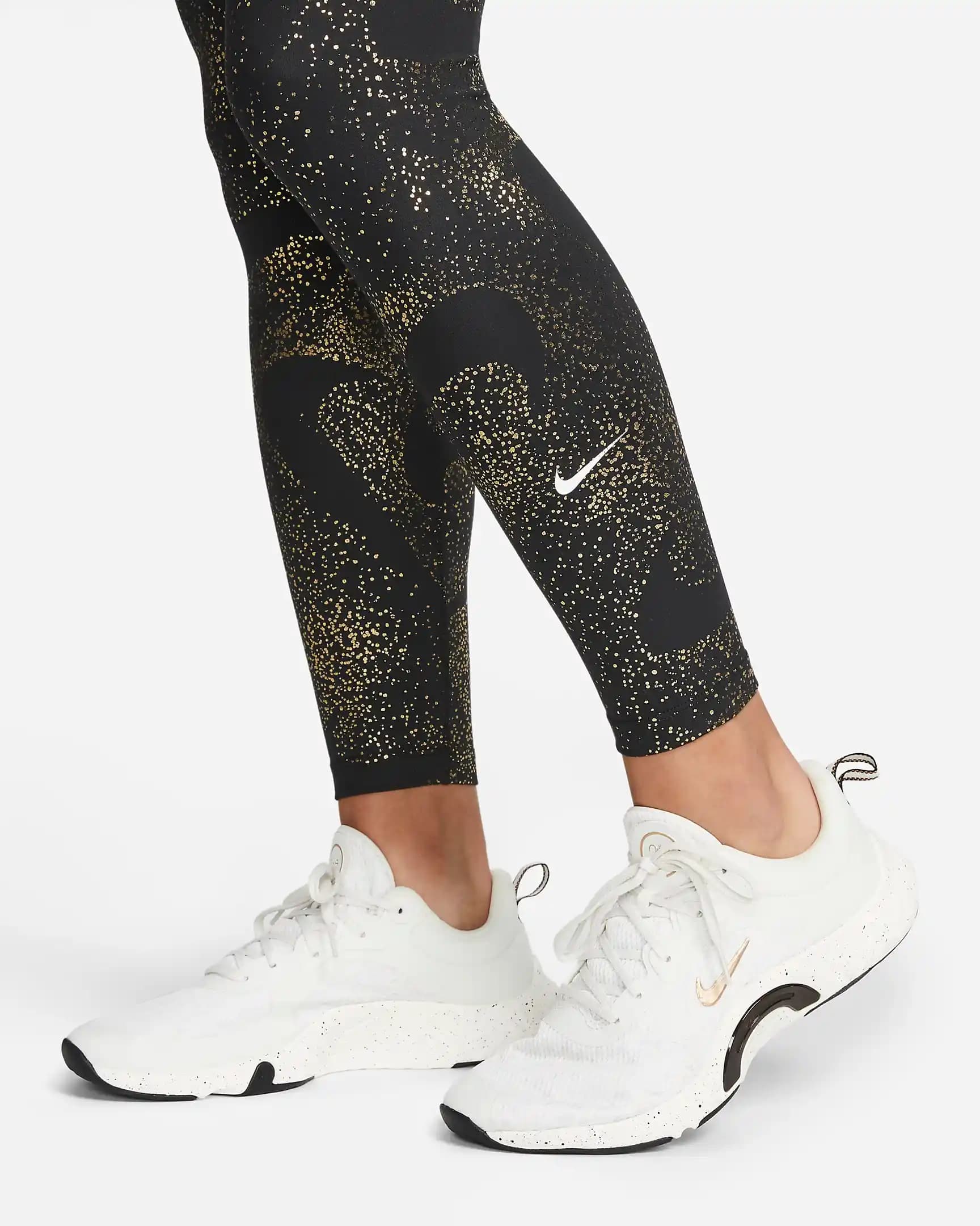 Nike One: Spor ve Günlük Kullanım için Çok Yönlü Şıklık ve Konfor Sunan Ürünler