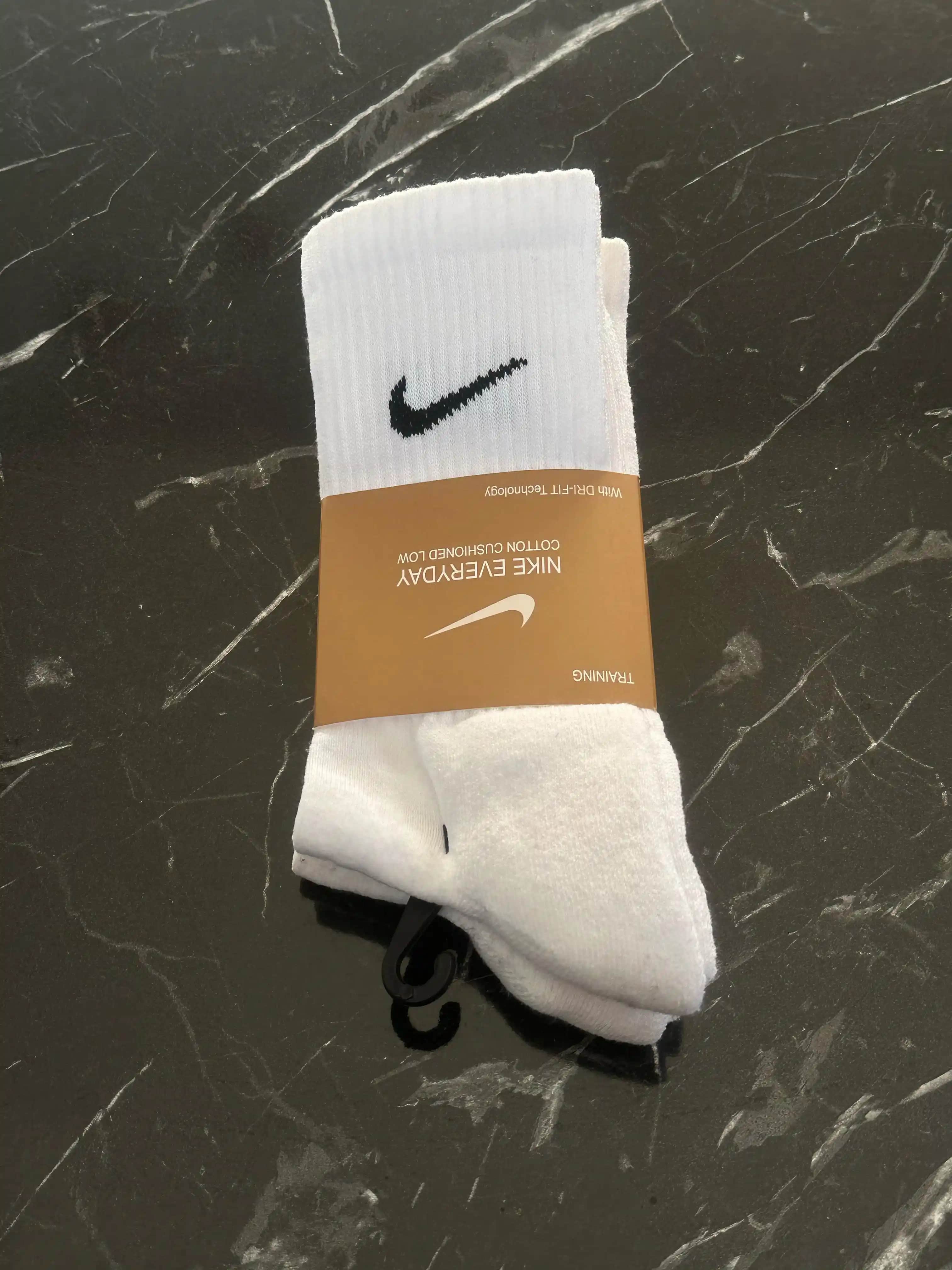 Nike Orijinal Çoraplar: Yüksek Performans ve Konfor Sunan Modeller ve Özellikleri