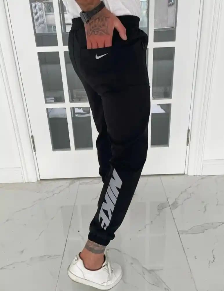 Nike Paraşüt Eşofman Altı: Konfor ve Şıklığı Bir Arada Sunan Modern Spor Giyim Parçası