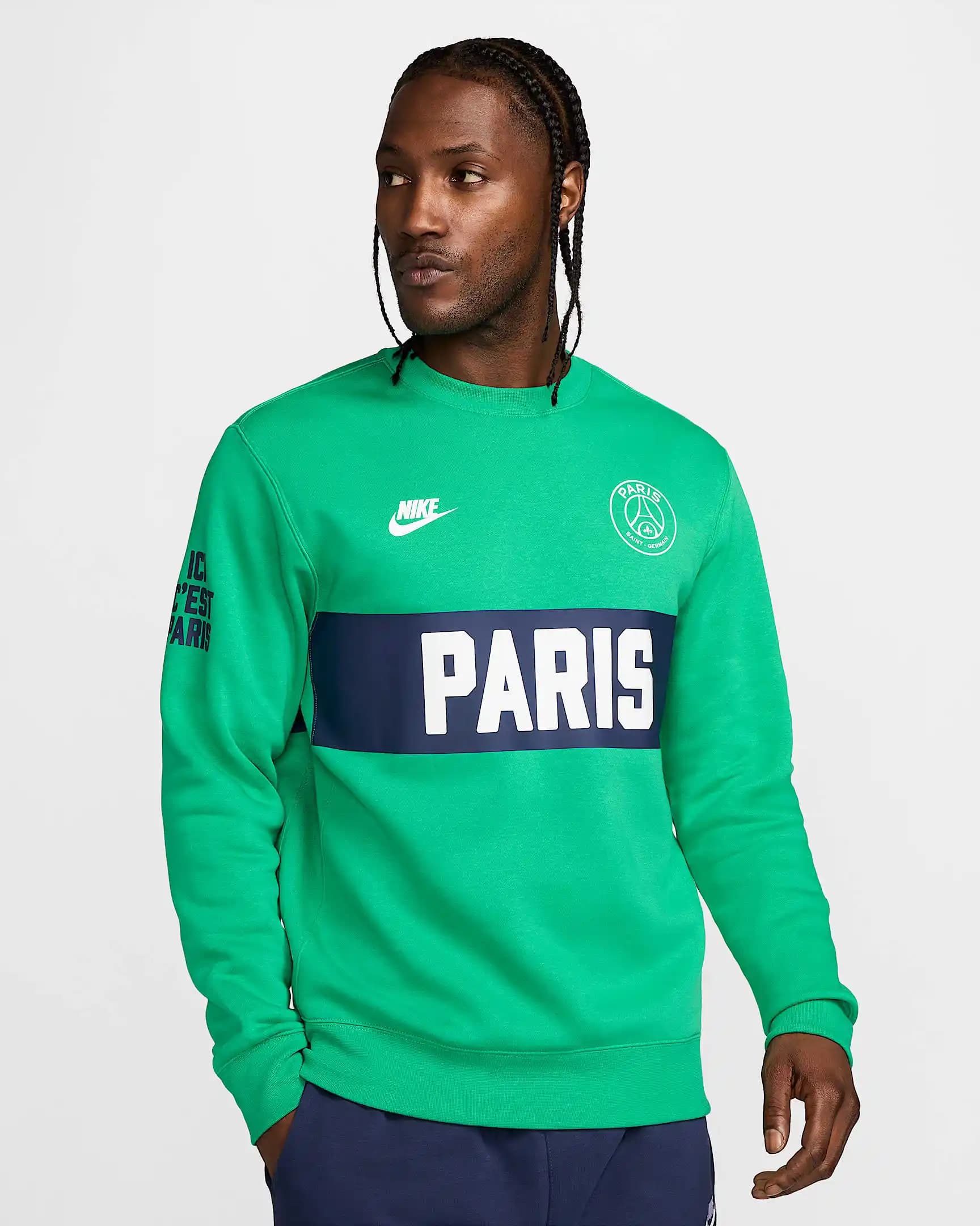 Nike Paris Saint-Germain Sweatshirtleri ile Spor ve Şıklığın Modern Buluşması