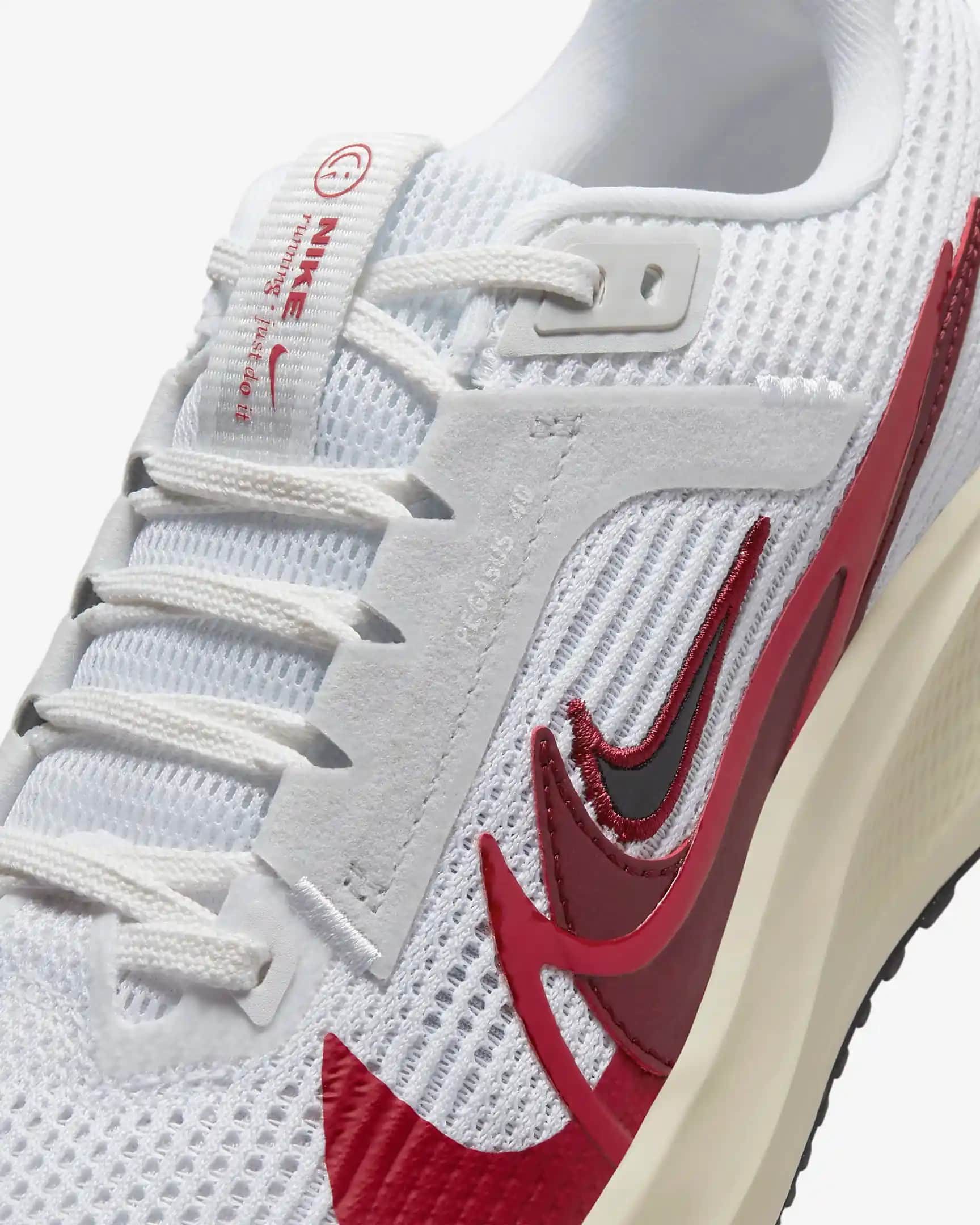 Nike Pegasus 40 Premium: Yüksek Performans ve Şık Tasarımıyla Koşu Deneyimini Yeniden Tanımlıyor