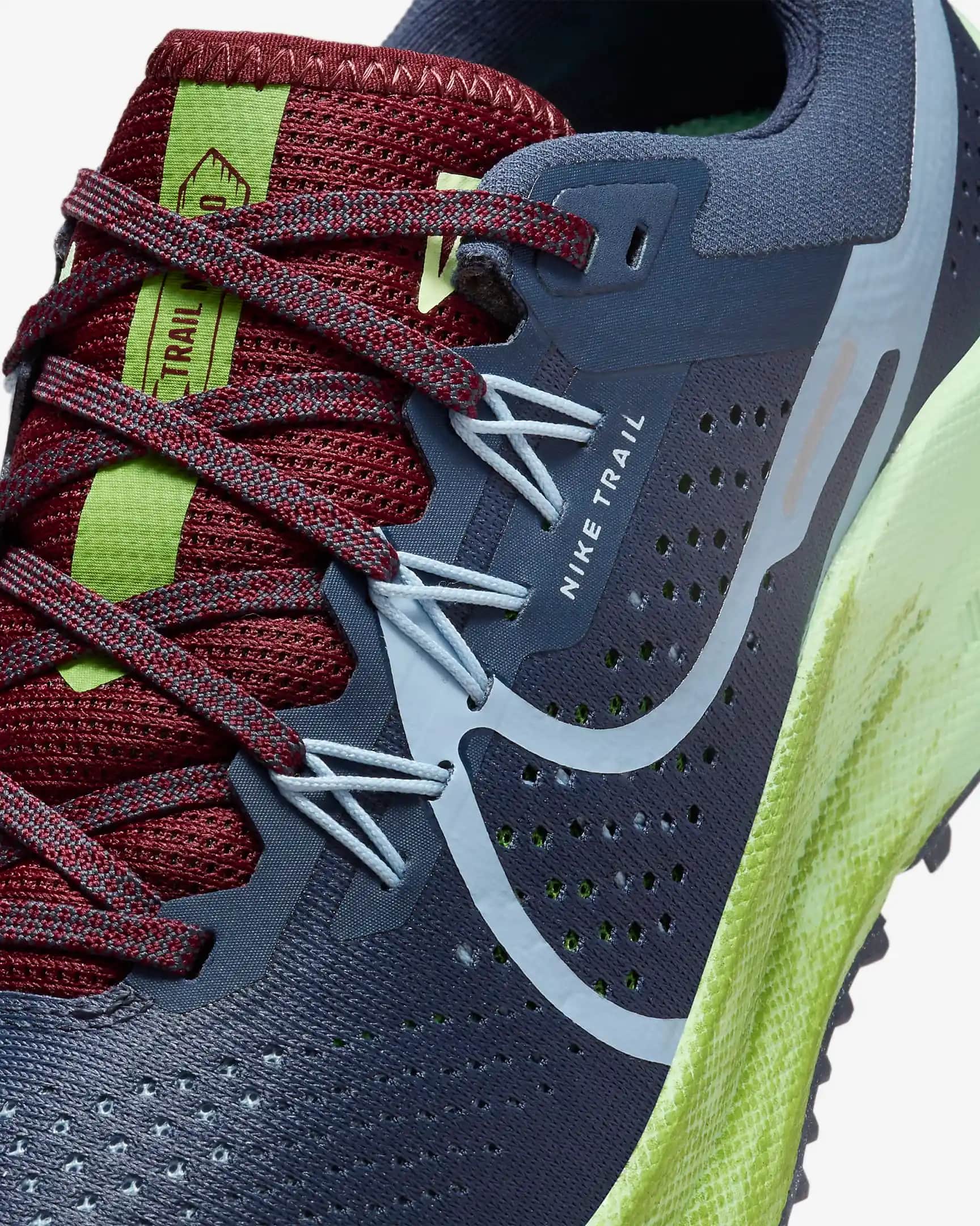 Nike Pegasus Trail 4: Çok Yönlü Doğa ve Şehir Koşuları İçin Uygun Ayakkabı