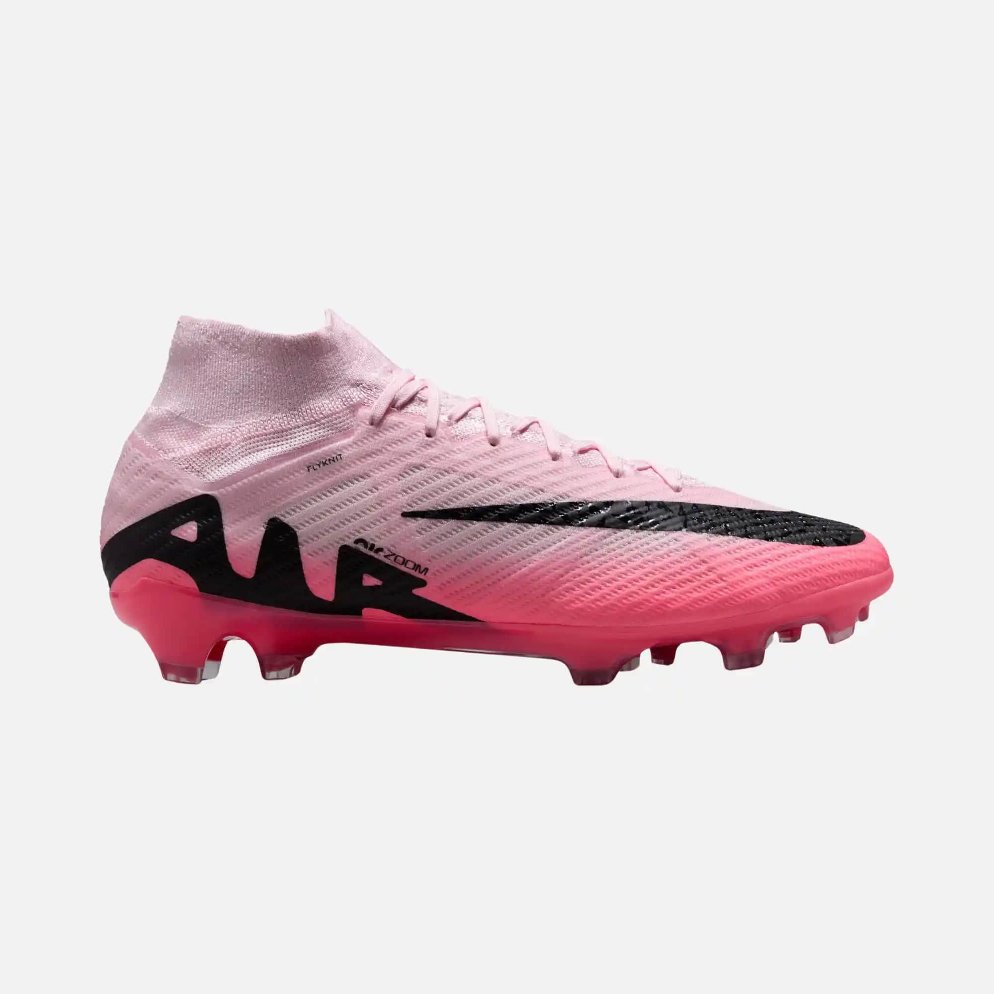 Nike Pembe Kramponlar: Performans ve Şıklığın Modern Buluşması