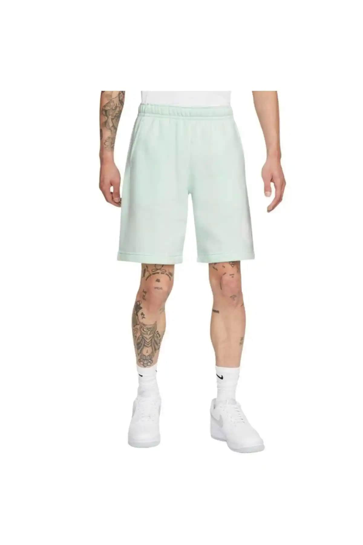 Nike Penye Şort: Yaz Aylarında Rahatlık ve Şıklığın Bir Arada Sunulduğu Modern Tasarımlar