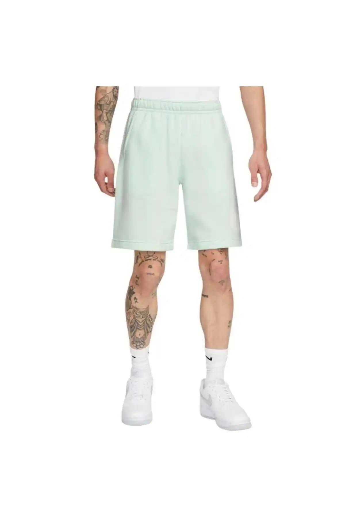 Nike Penye Şort: Yaz Aylarında Rahatlık ve Şıklığın Bir Arada Sunulduğu Modern Tasarımlar