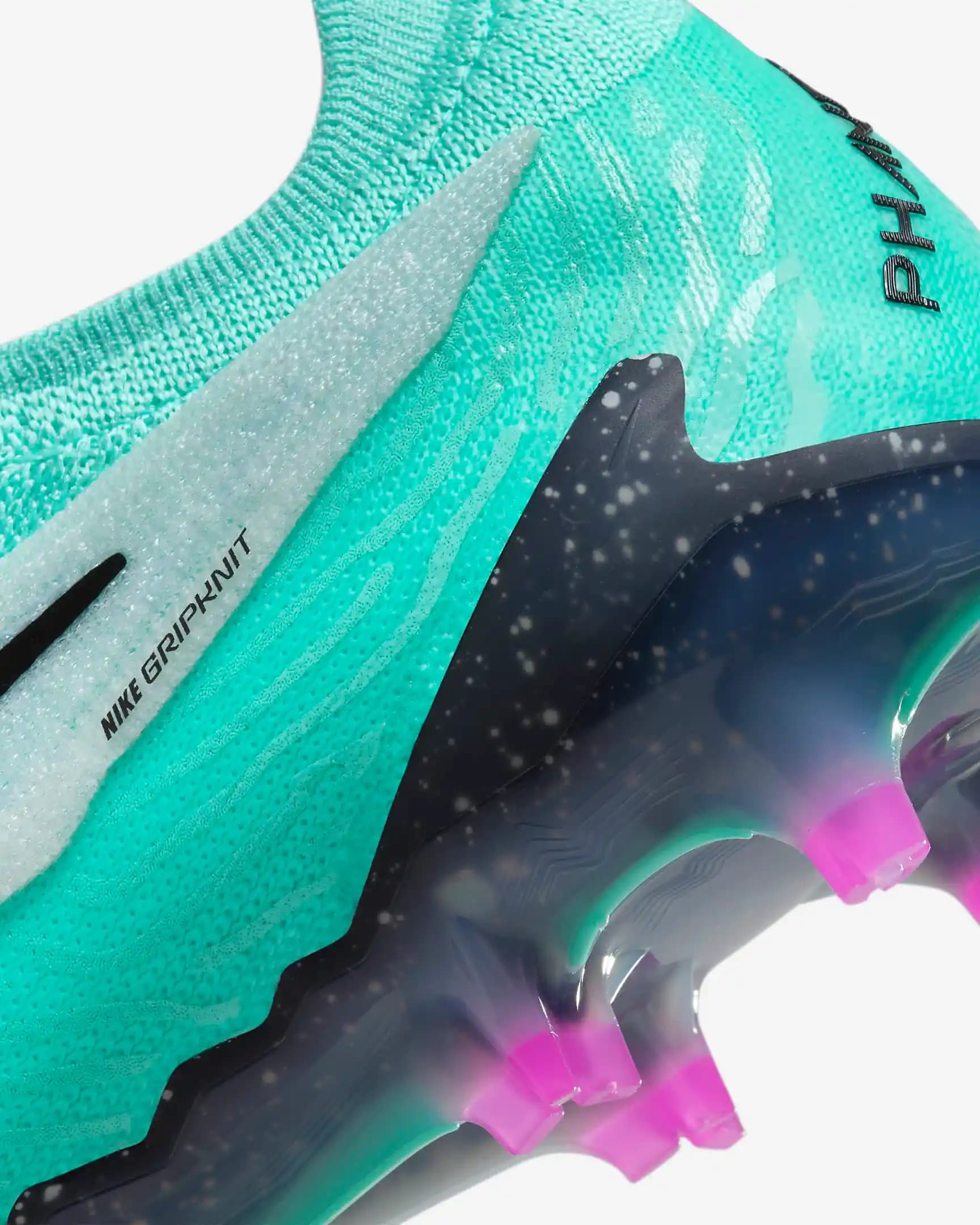 Nike Phantom GX Elite: Modern Tasarımı ve Teknolojisiyle Futbol Sahalarının Favorisi