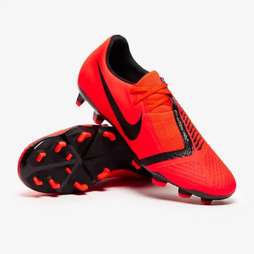 Nike Phantom Venom Academy FG: Güç ve Kontrol Sunan Modern Futbol Ayakkabısı