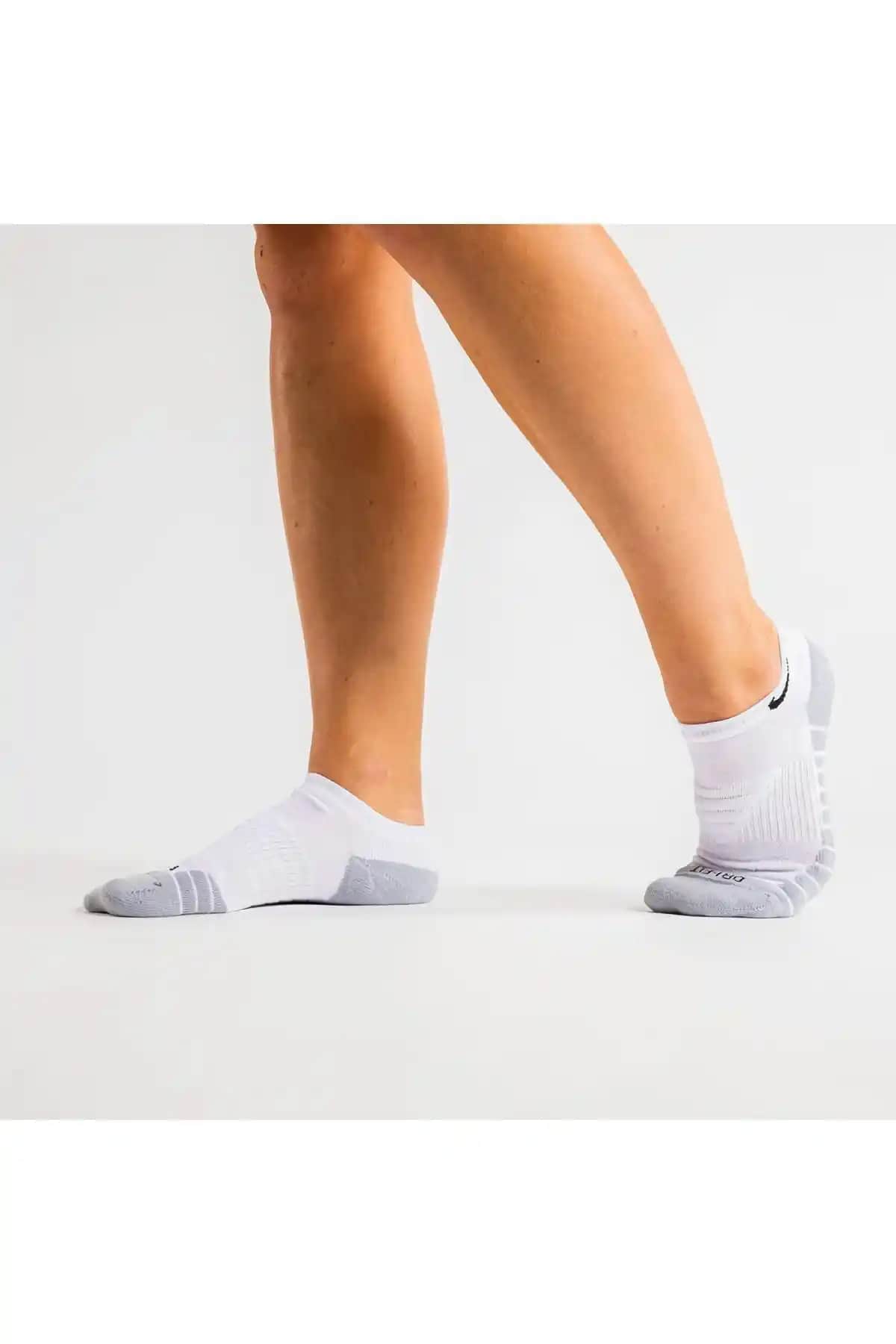 Nike Pilates Çorabı: Konfor ve Performansı Artıran En İyi Seçenekler