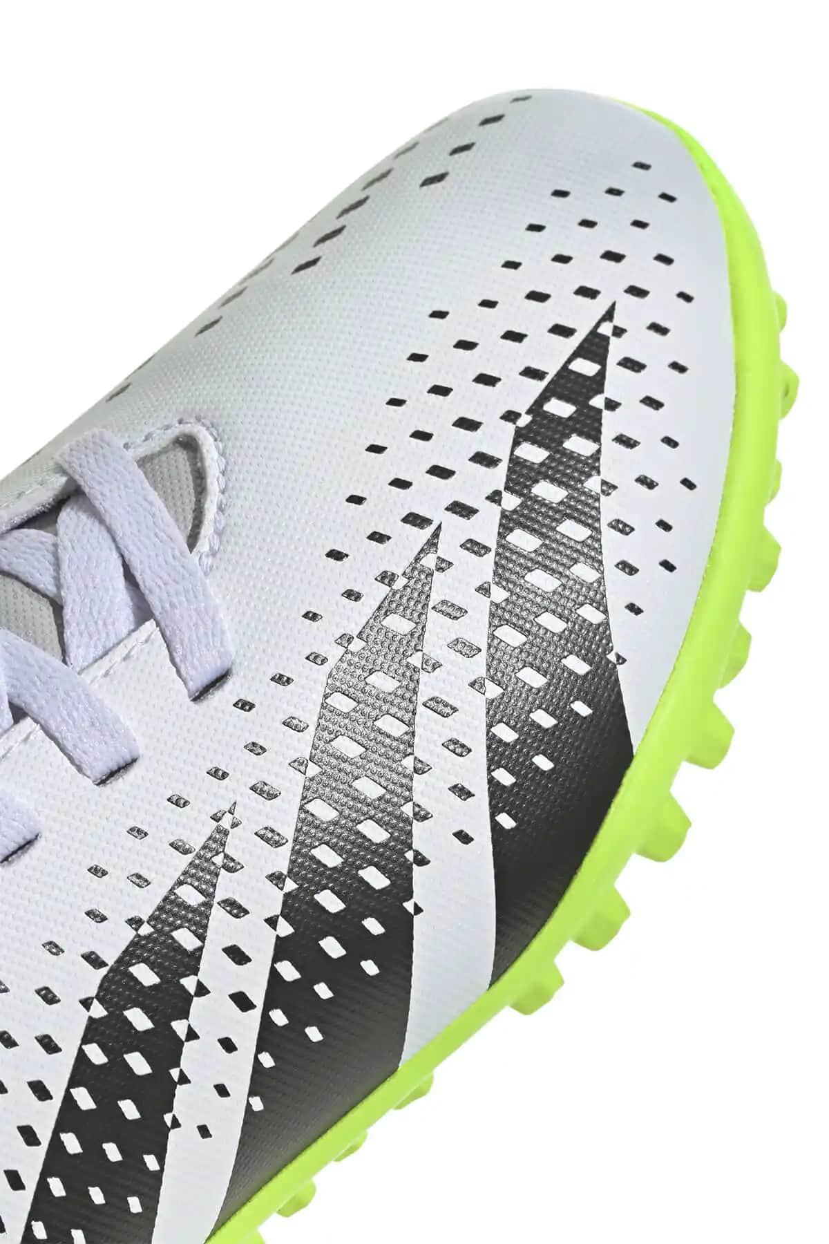 Nike Predator Halı Saha Ayakkabıları: Performans ve Konforu Bir Arada Sunan Modeller